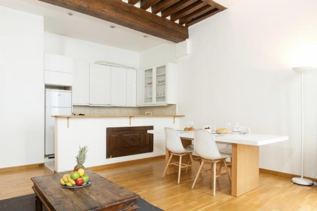 
                                                Location
                                                 Appartement T3 meublé proche commerces à Paris 15