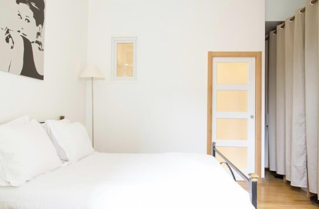 
                                                Location
                                                 Appartement T3 meublé proche commerces à Paris 15