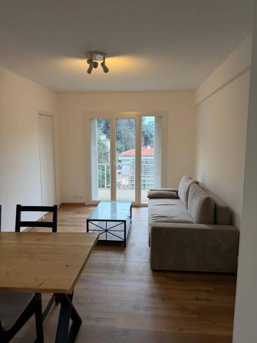 
                                                Location
                                                 Appartement T3 meublé rénové