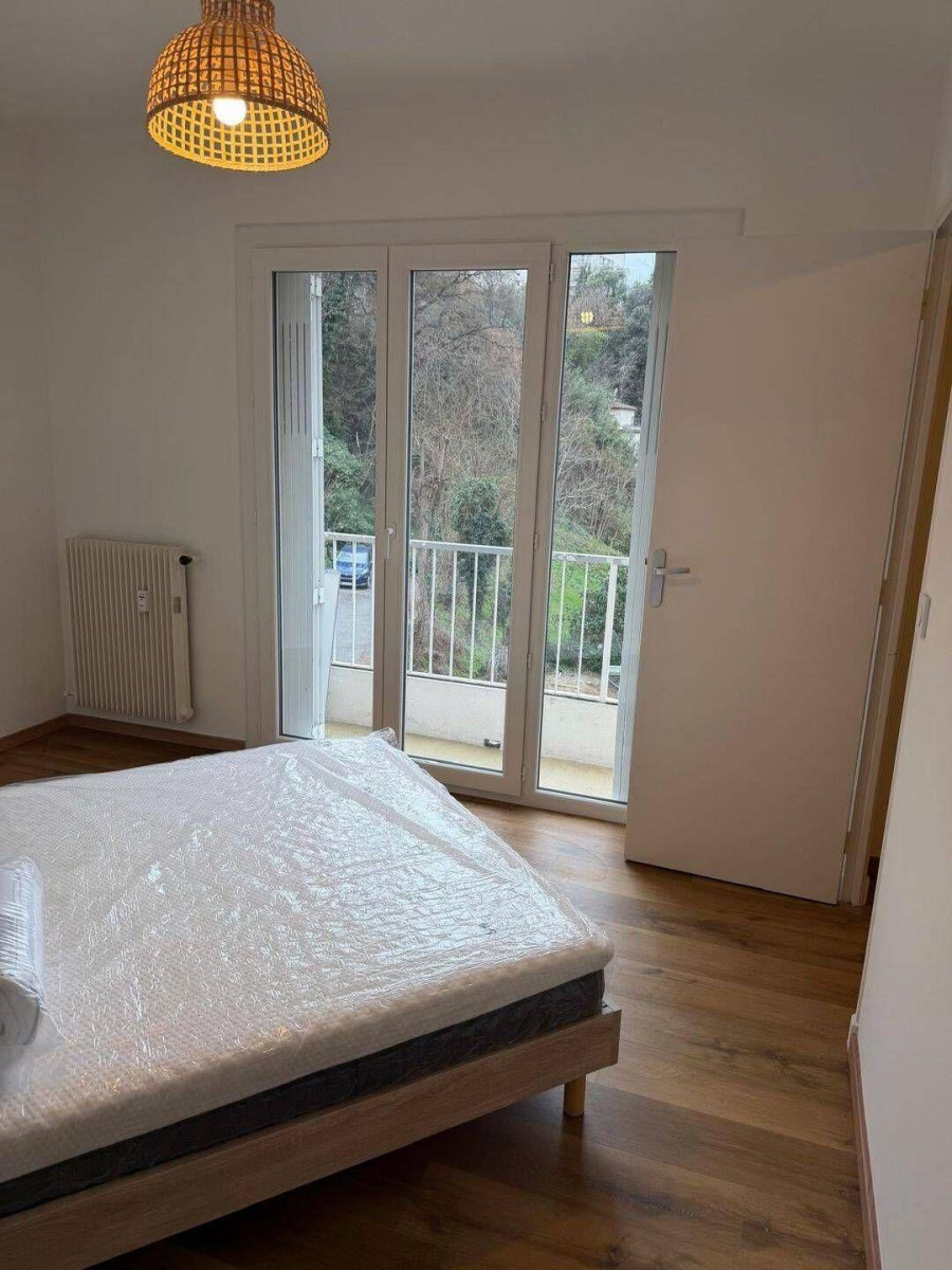 
                                                Location
                                                 Appartement T3 meublé rénové