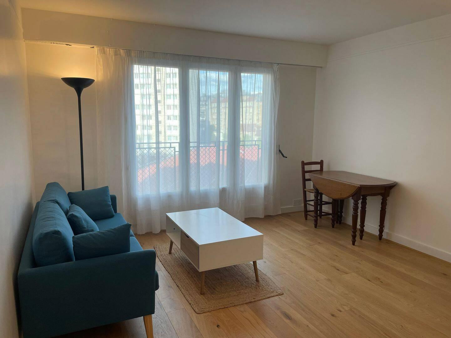 
                                                Location
                                                 Appartement T3 meublé totalement rénové