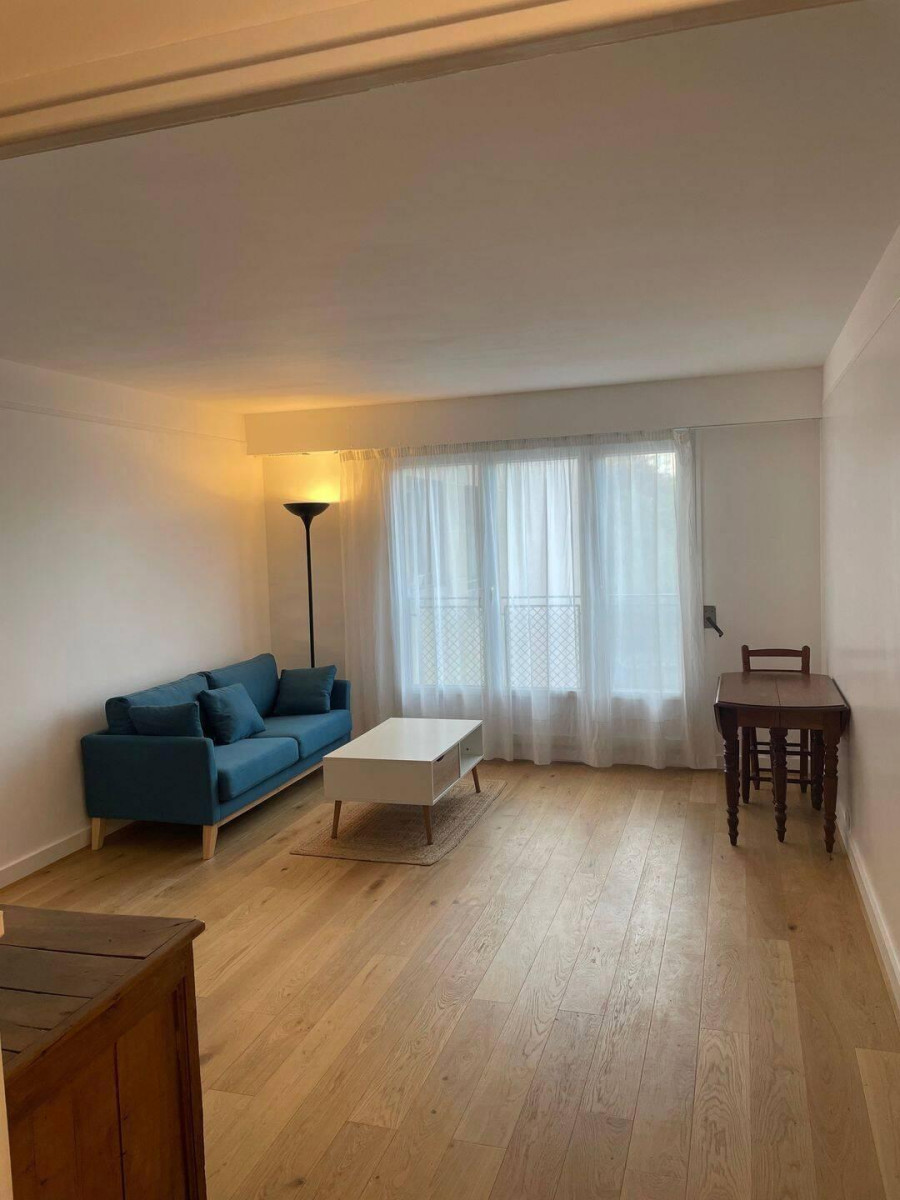 
                                                Location
                                                 Appartement T3 meublé totalement rénové