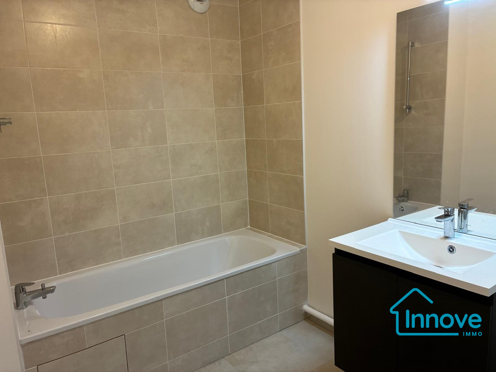 
                                                Vente
                                                 Appartement T3 neuf livré frais notaire offerts