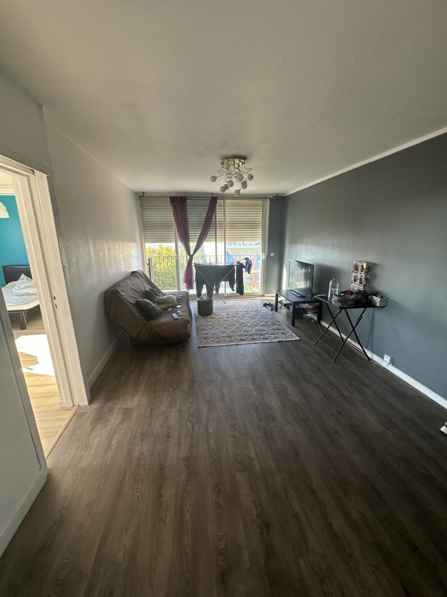 
                                                Vente
                                                 Appartement T3 Occupe 11084 à Cenon