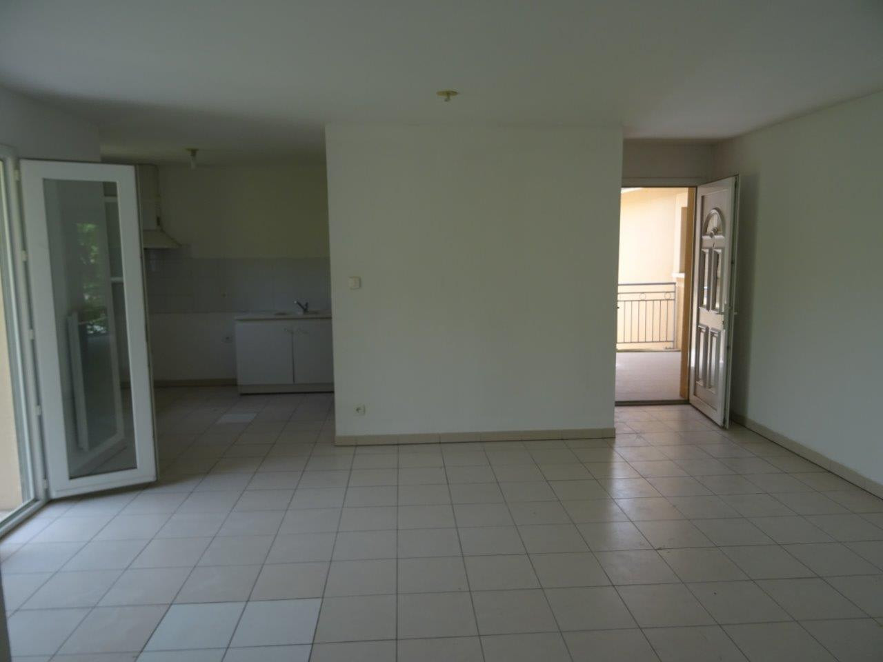 
                                                Vente
                                                 Appartement T3 Occupe General 12010 à Cambes