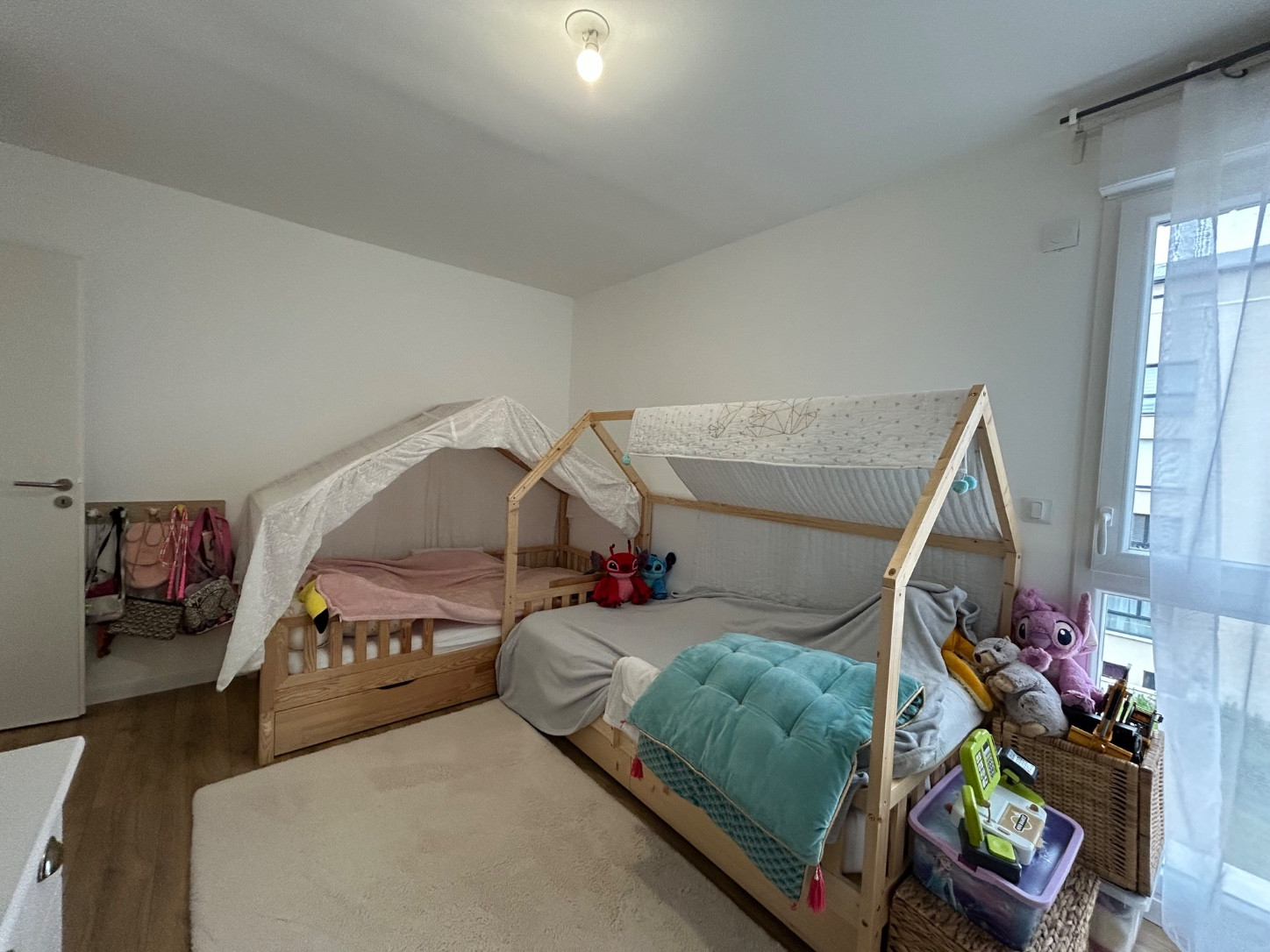 
                                                Location
                                                 Appartement T3, parkings, balcon