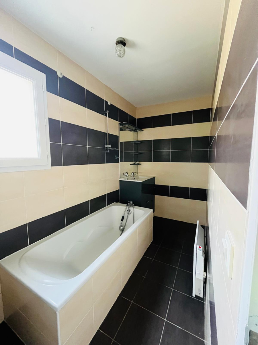 
                                                Location
                                                 Appartement T3 PESSAC MAGONTY