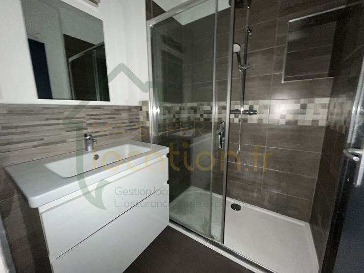 
                                                Location
                                                 Appartement T3, proche commodités