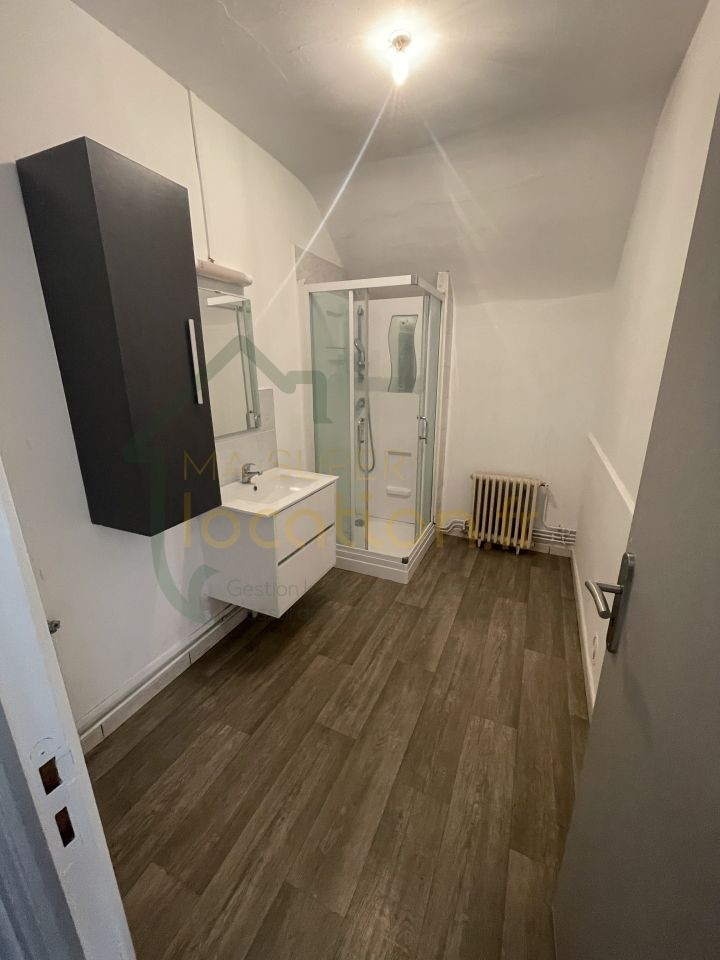 
                                                Location
                                                 Appartement T3, proches commodités