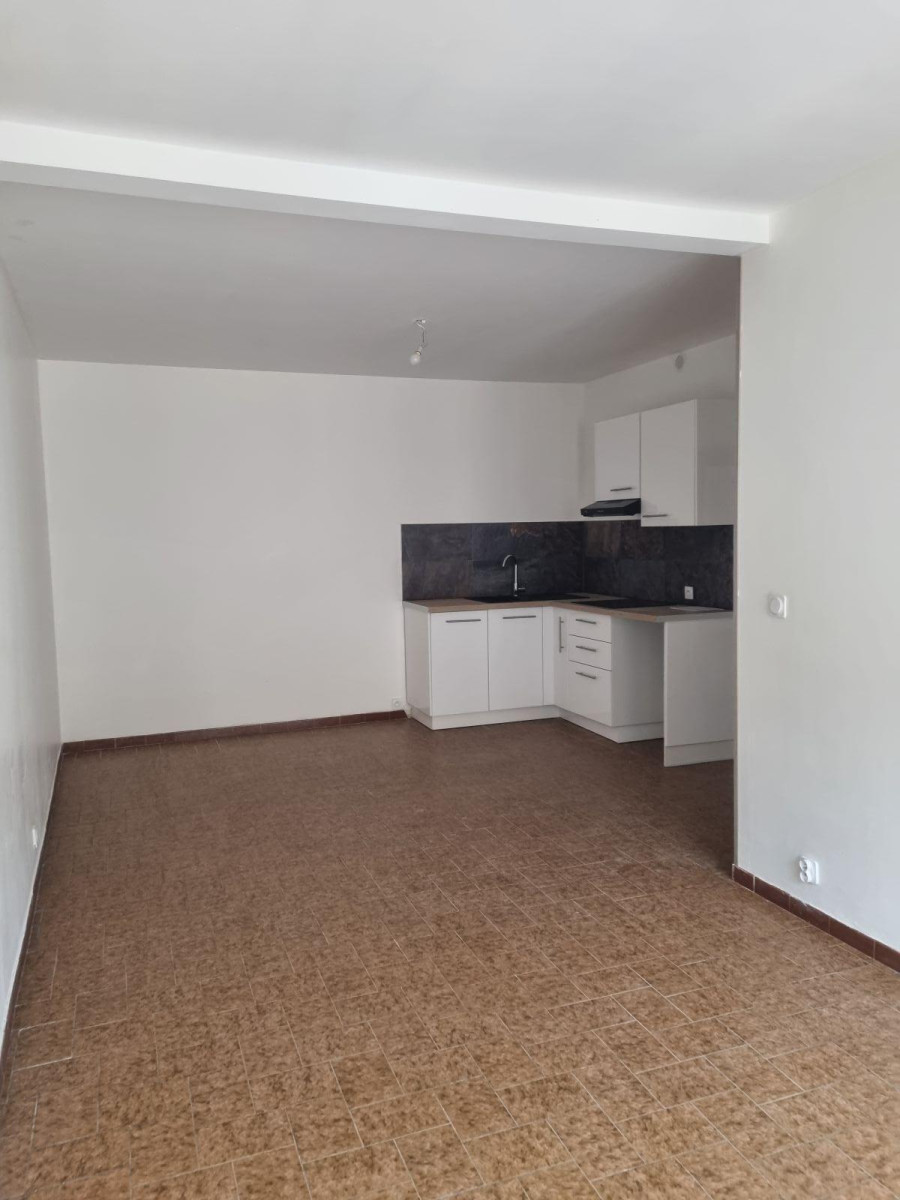 
                                                Location
                                                 Appartement T3 quartier calme