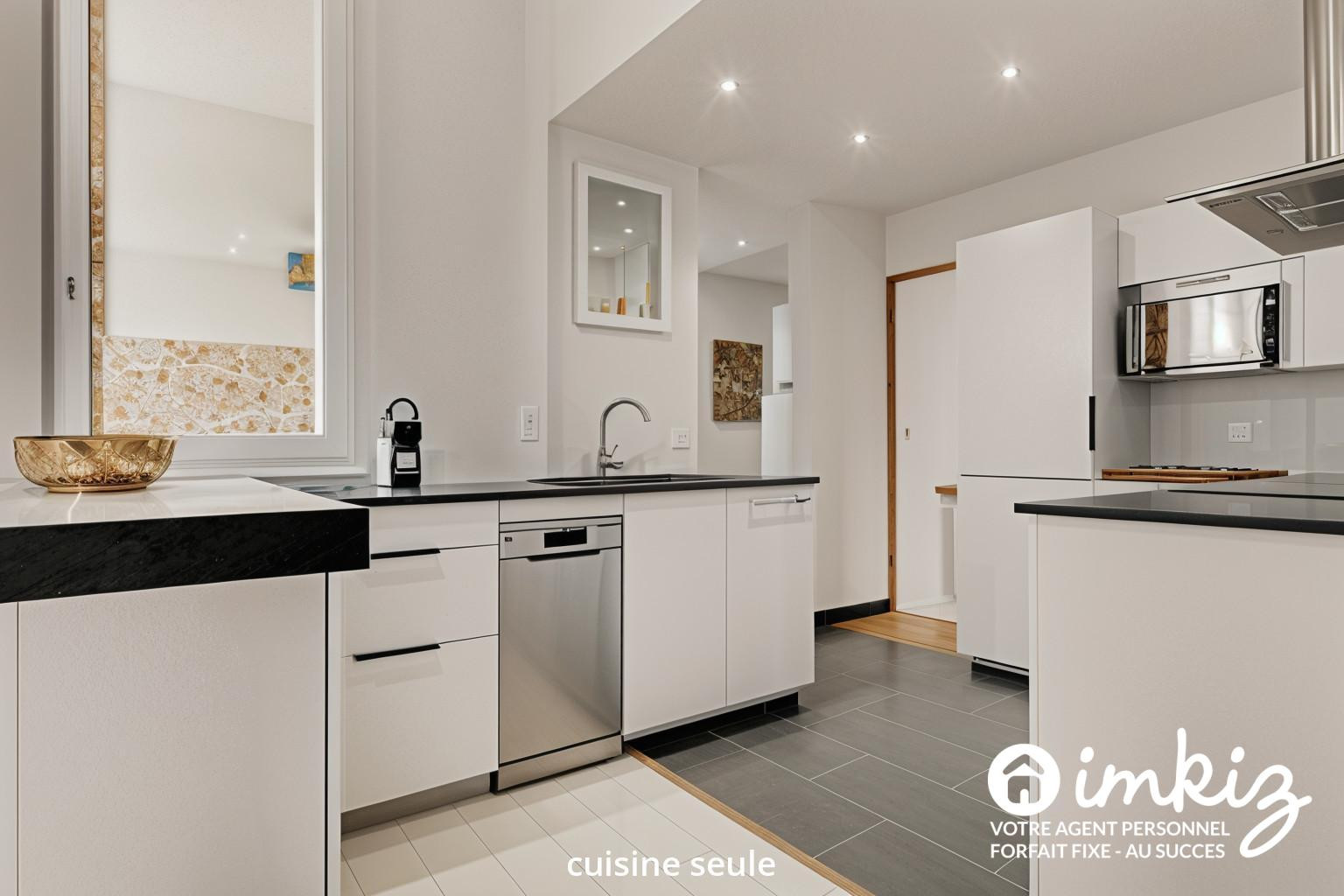 
                                                Vente
                                                 Appartement T3 rénové cachet ancien en souplex