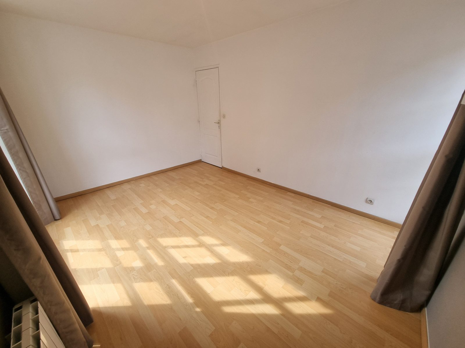 
                                                Location
                                                 Appartement T3 rénové Douai