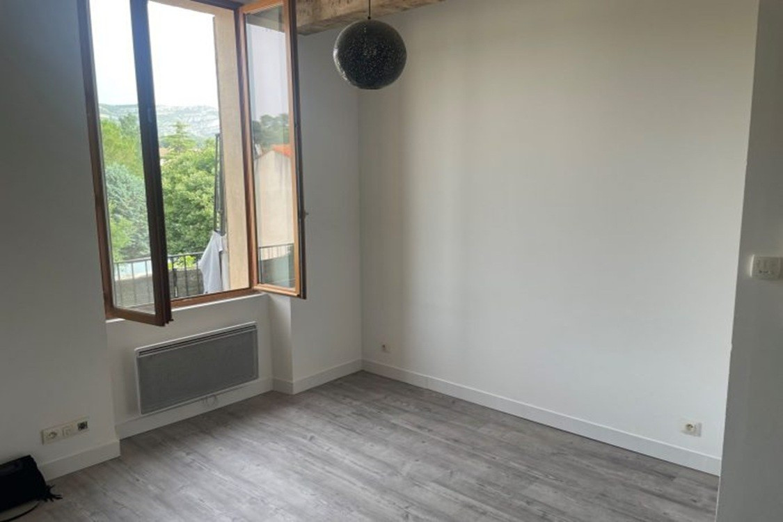 
                                                Location
                                                 Appartement T3 ROQUEVAIRE