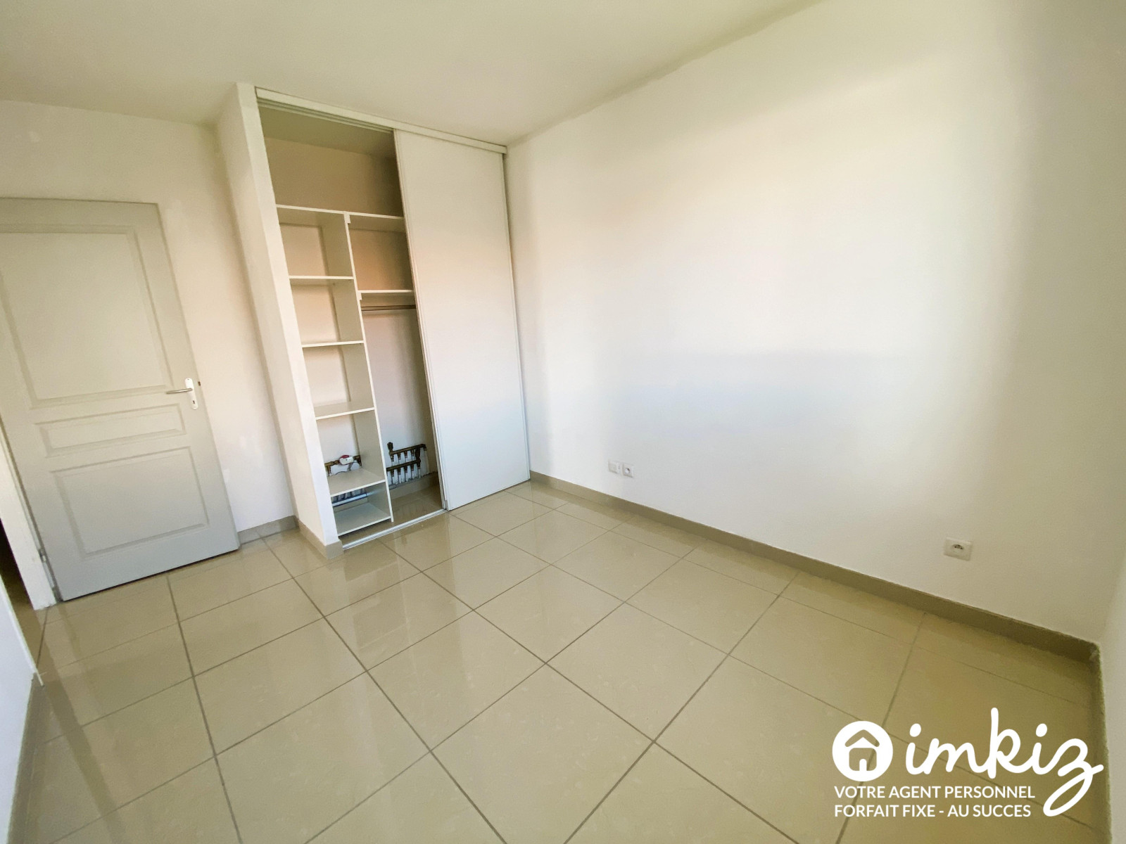 
                                                Vente
                                                 Appartement T3 + terrasse +2 parkings