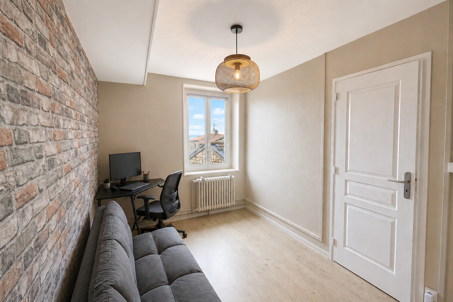 
                                                Vente
                                                 Appartement T3 traversant et entièrement rénové en plein cœur de Soucieu-en-Jarrest