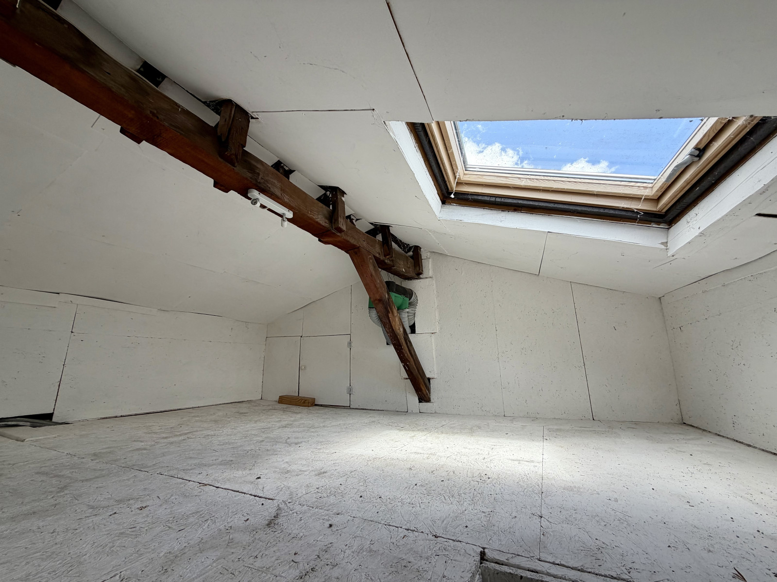 
                                                Vente
                                                 Appartement T3 traversant et entièrement rénové en plein cœur de Soucieu-en-Jarrest
