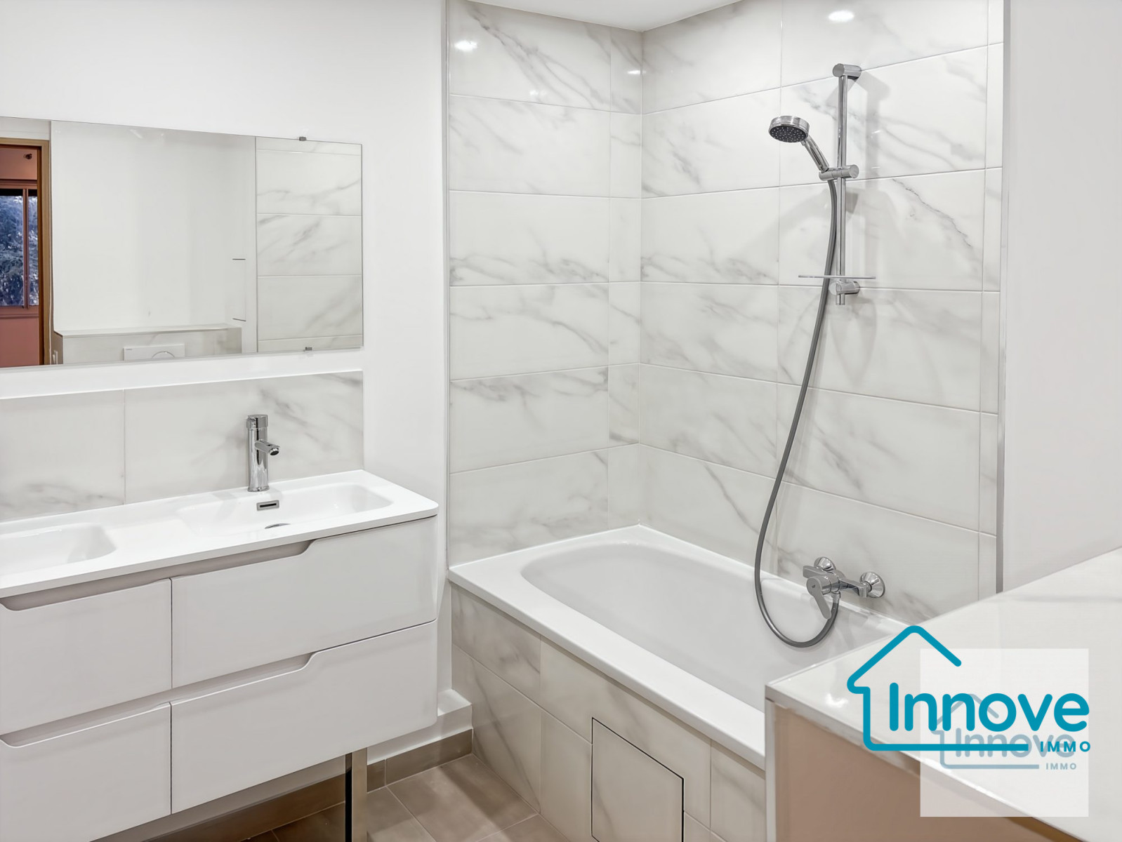 
                                                Vente
                                                 APPARTEMENT T4 -137M2 - PALAIS ROYAL- LE CHESNAY