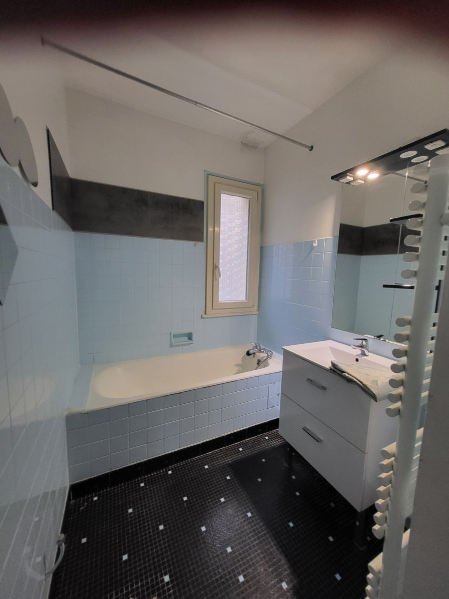 
                                                Location
                                                 Appartement T4 70.23m² à Sarlat-la-Canéda