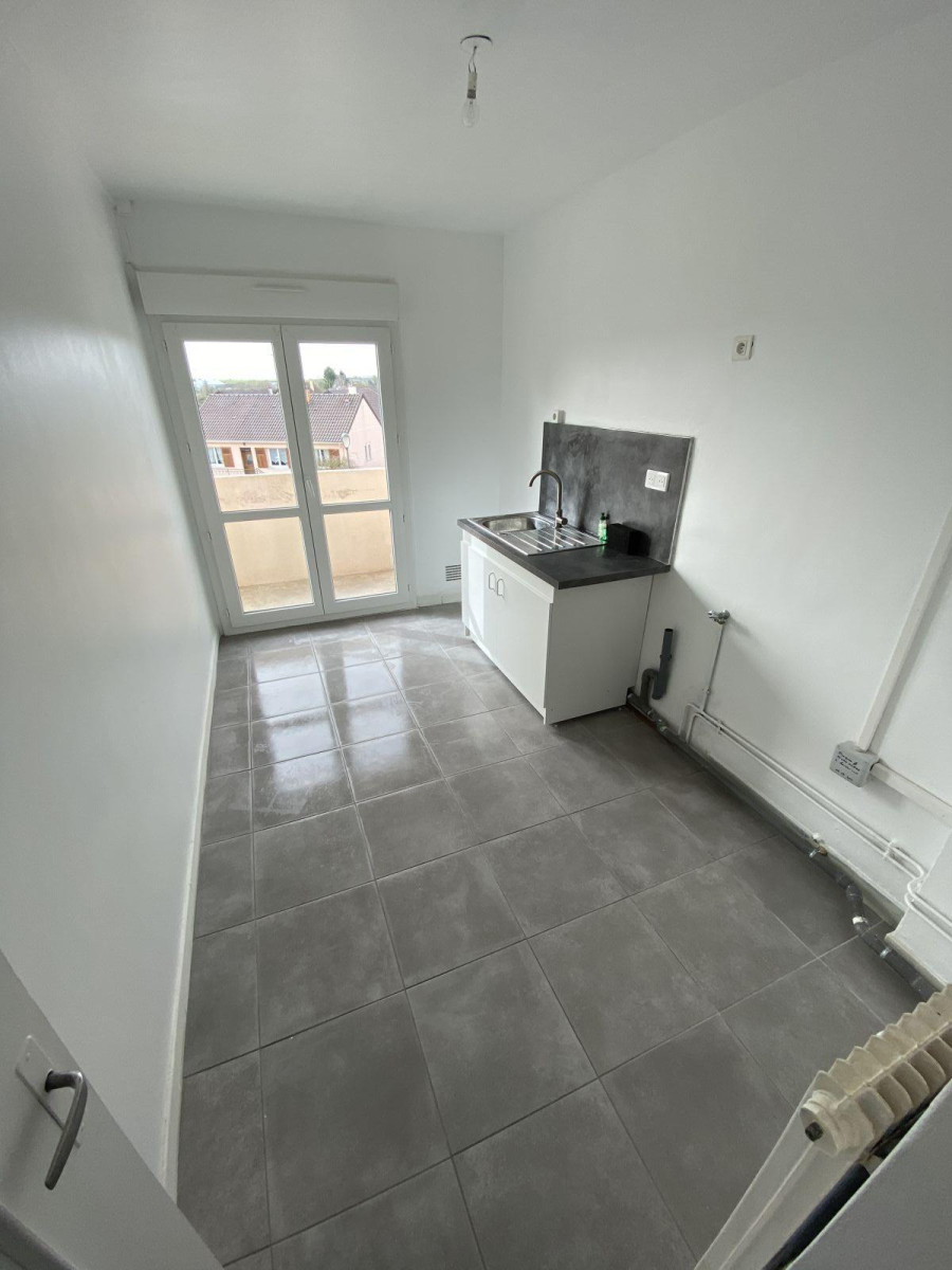 
                                                Location
                                                 APPARTEMENT T4 75M2 PROCHE CHALONS EN CHAMPAGNE