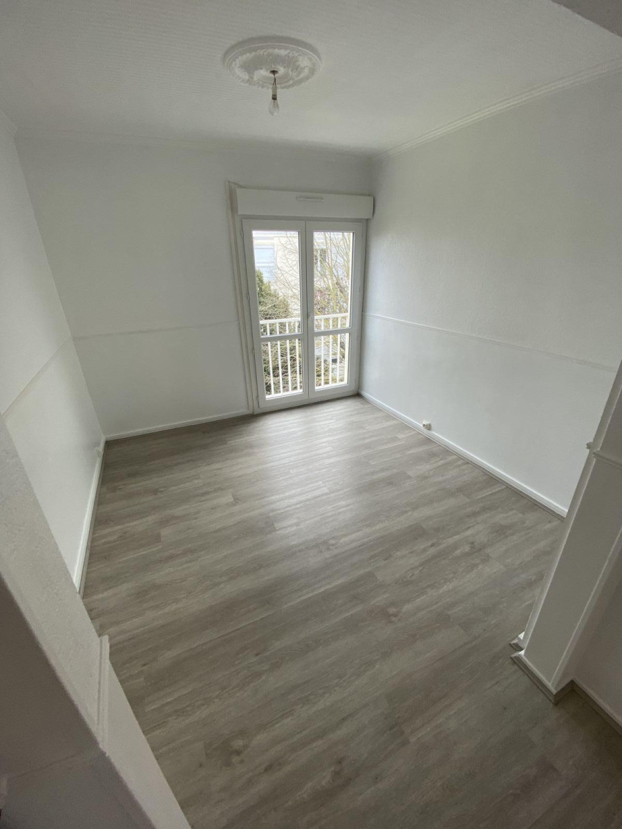 
                                                Location
                                                 APPARTEMENT T4 75M2 PROCHE CHALONS EN CHAMPAGNE