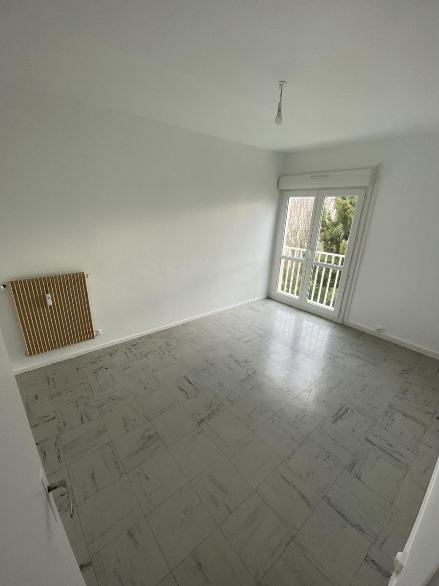 
                                                Location
                                                 APPARTEMENT T4 75M2 PROCHE CHALONS EN CHAMPAGNE