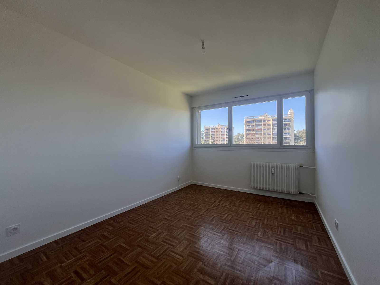 
                                                Vente
                                                 Appartement T4 à Ecully, dans une résidence entièrement rénovée