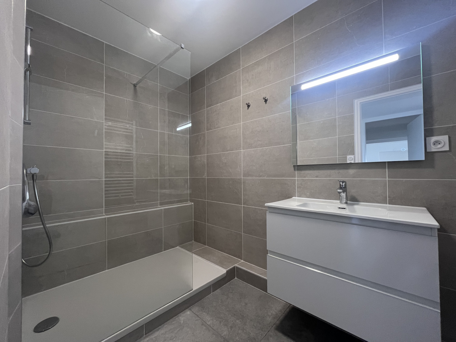 
                                                Vente
                                                 Appartement T4 à Ecully, dans une résidence entièrement rénovée