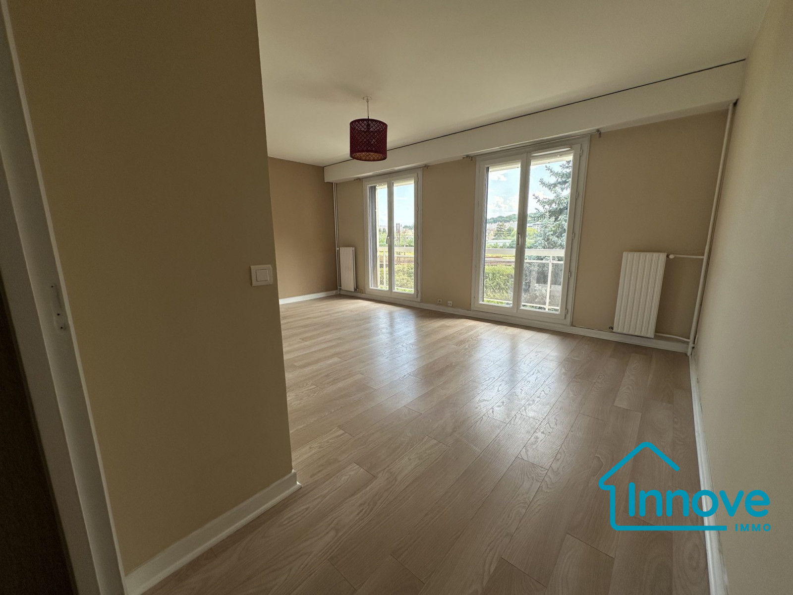 
                                                Location
                                                 Appartement T4 à louer - Versailles Chantiers