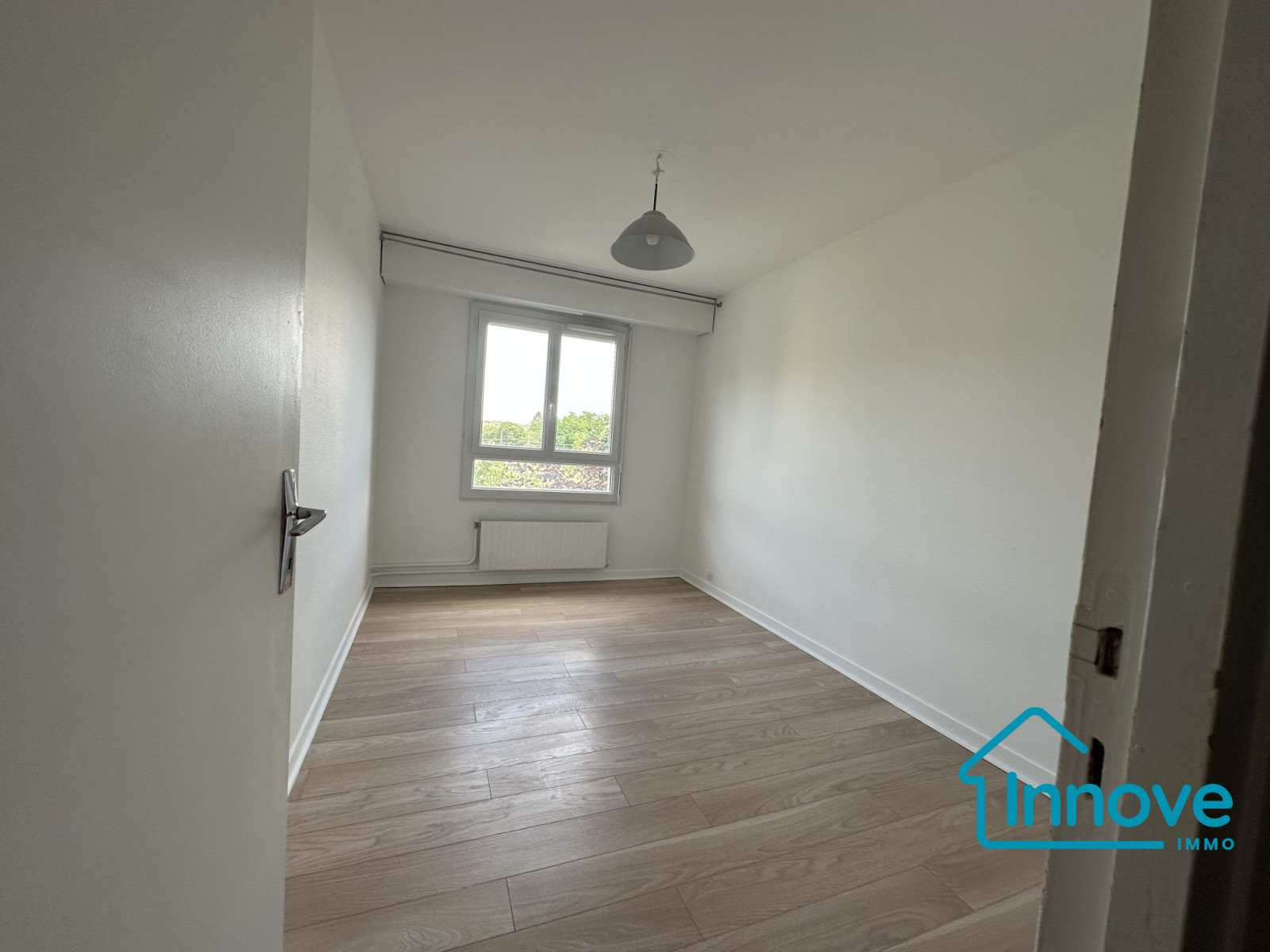 
                                                Location
                                                 Appartement T4 à louer - Versailles Chantiers