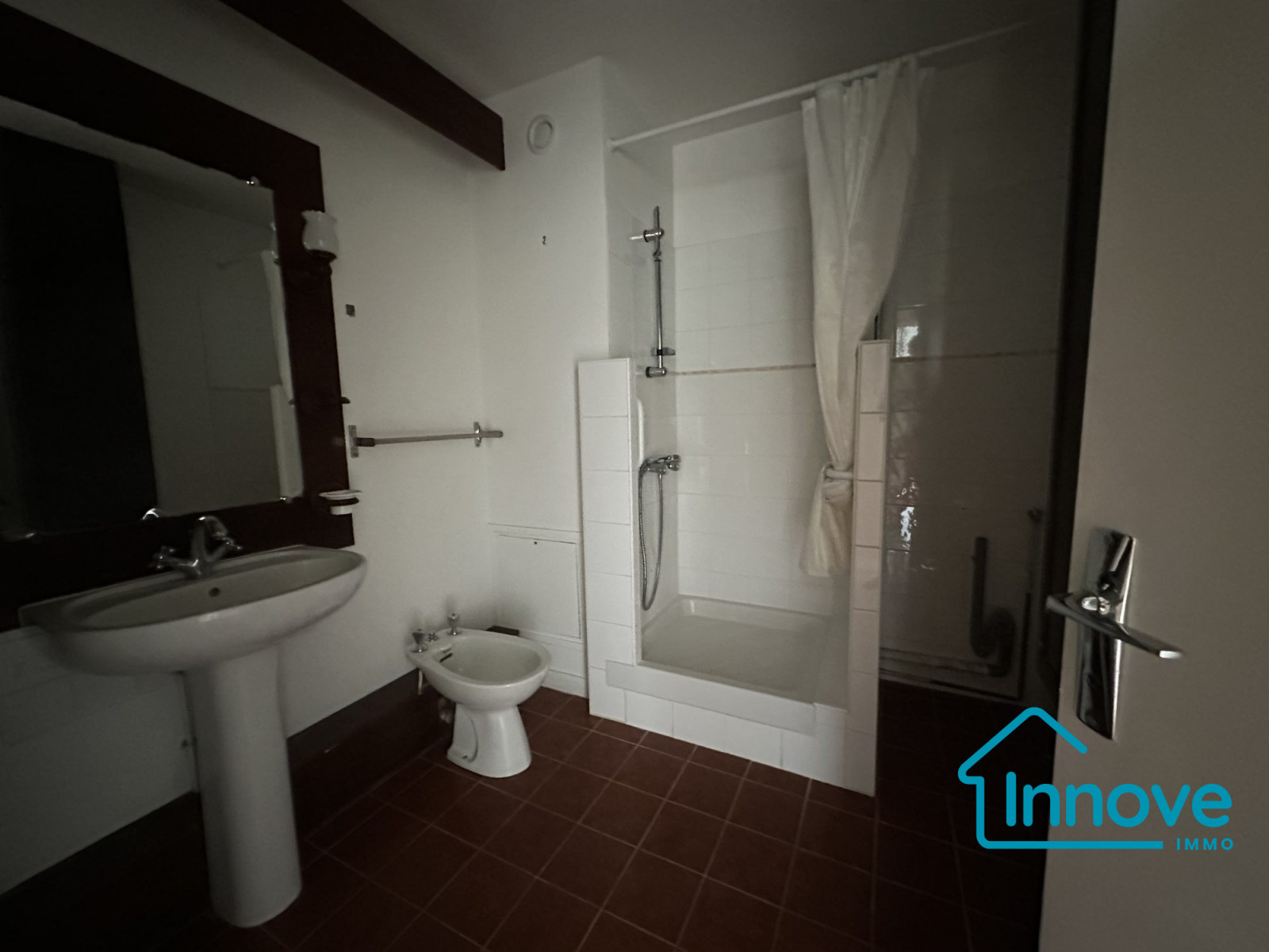 
                                                Location
                                                 Appartement T4 à louer - Versailles Chantiers