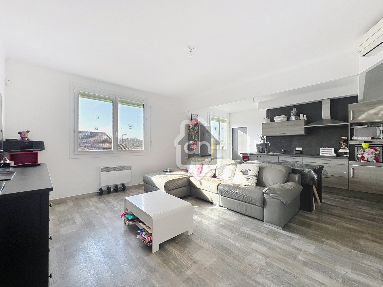 
                                                Location
                                                 Appartement T4 au 2ème étage