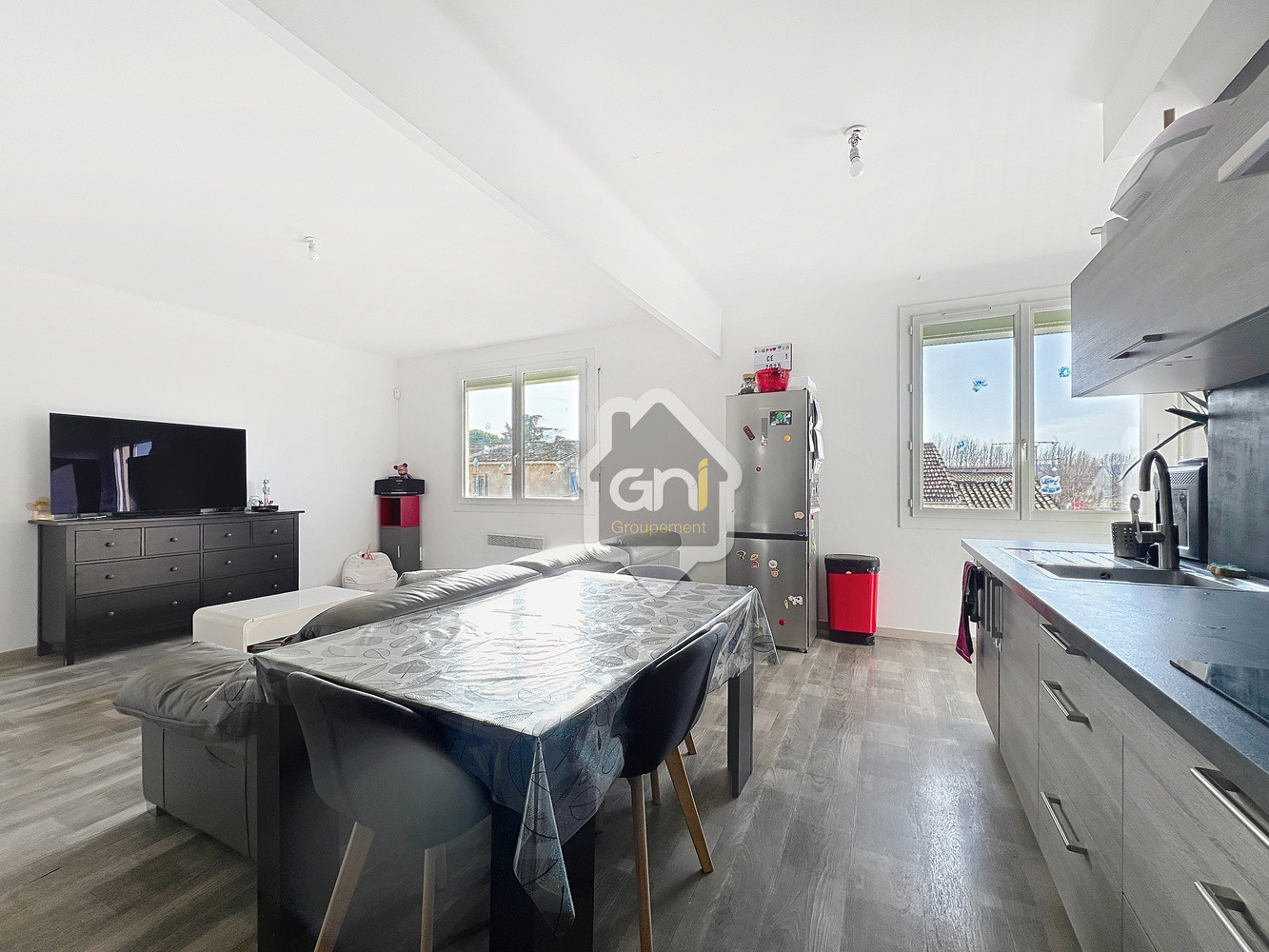 
                                                Location
                                                 Appartement T4 au 2ème étage