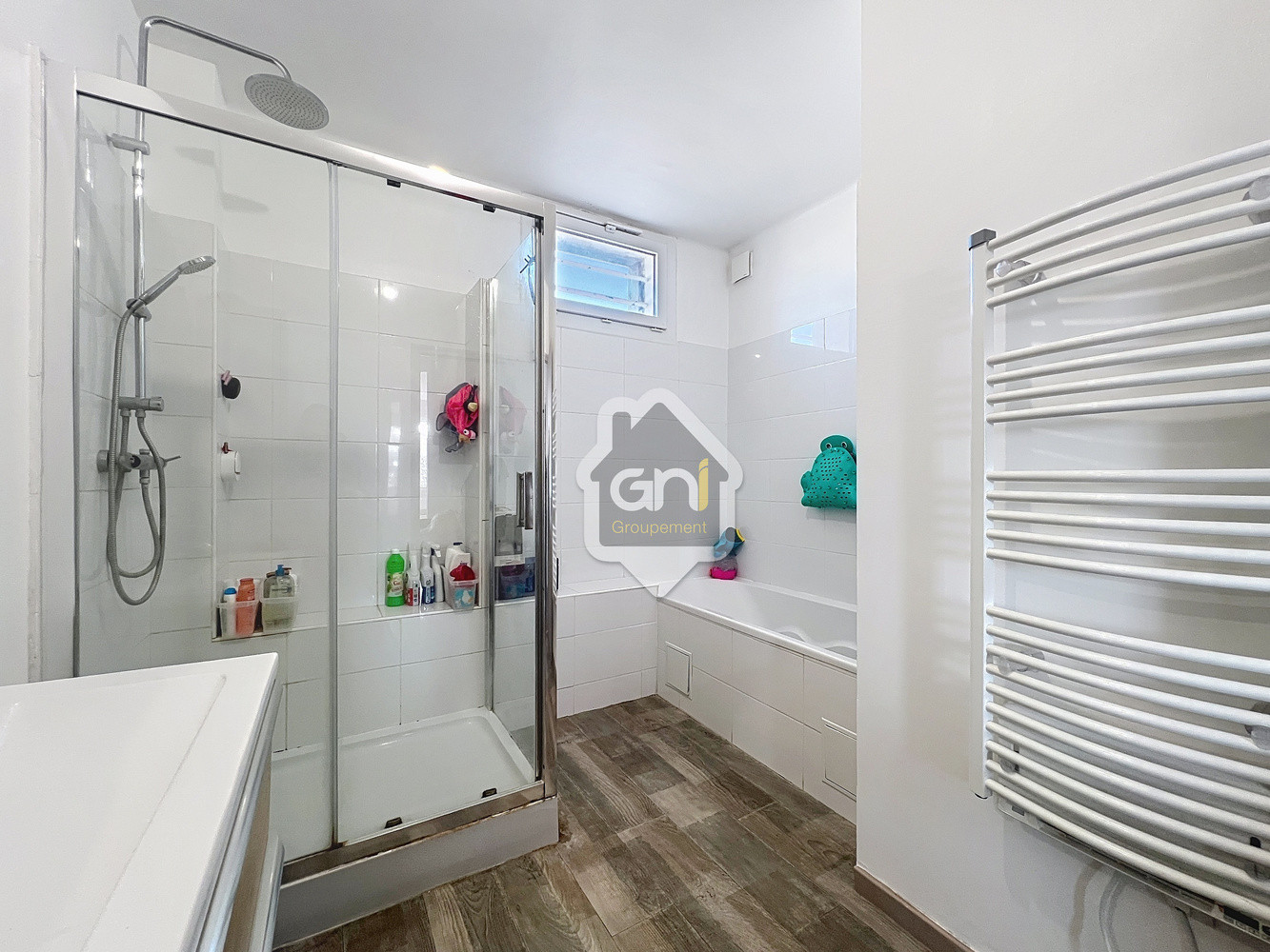 
                                                Location
                                                 Appartement T4 au 2ème étage
