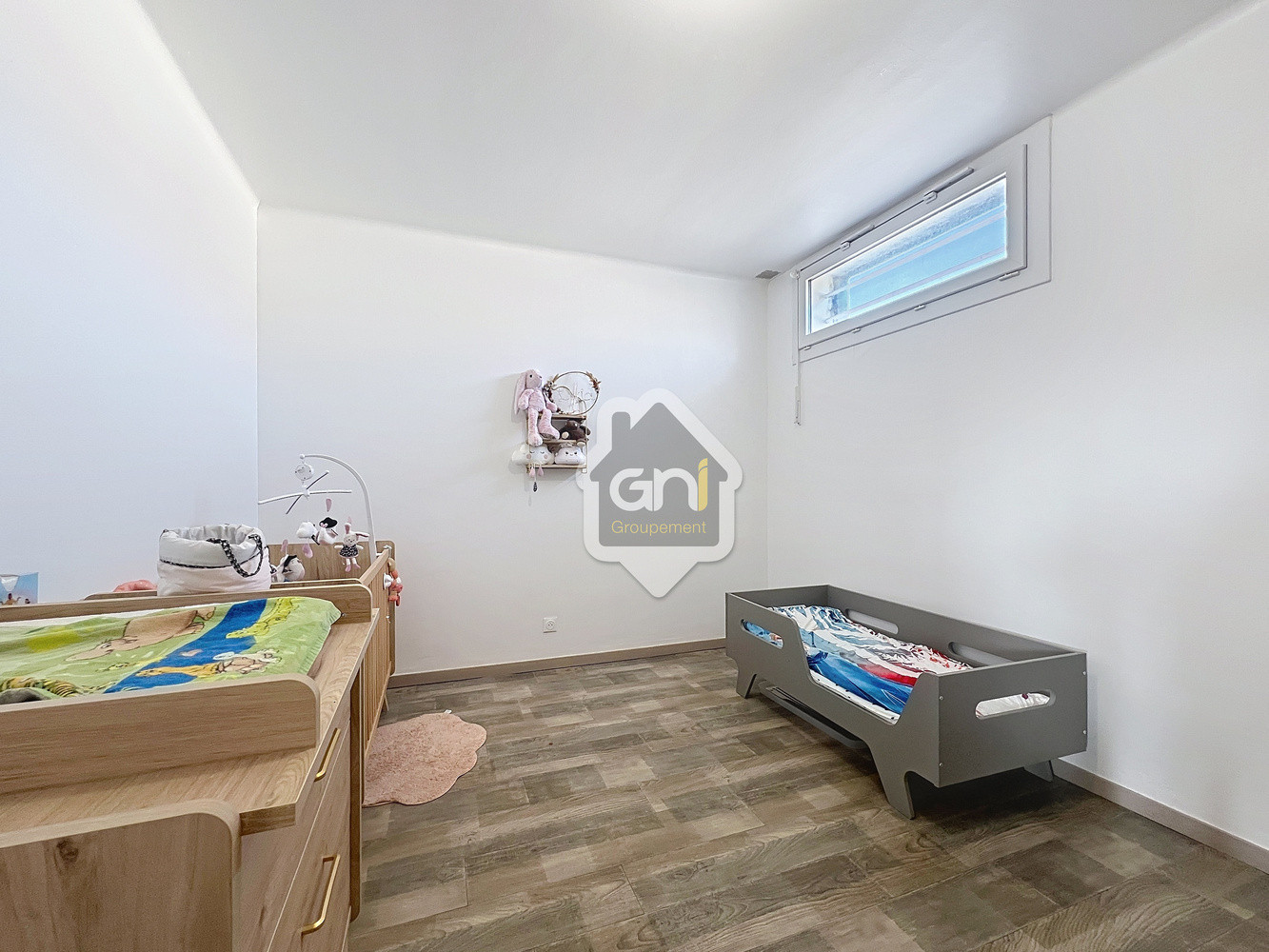 
                                                Location
                                                 Appartement T4 au 2ème étage