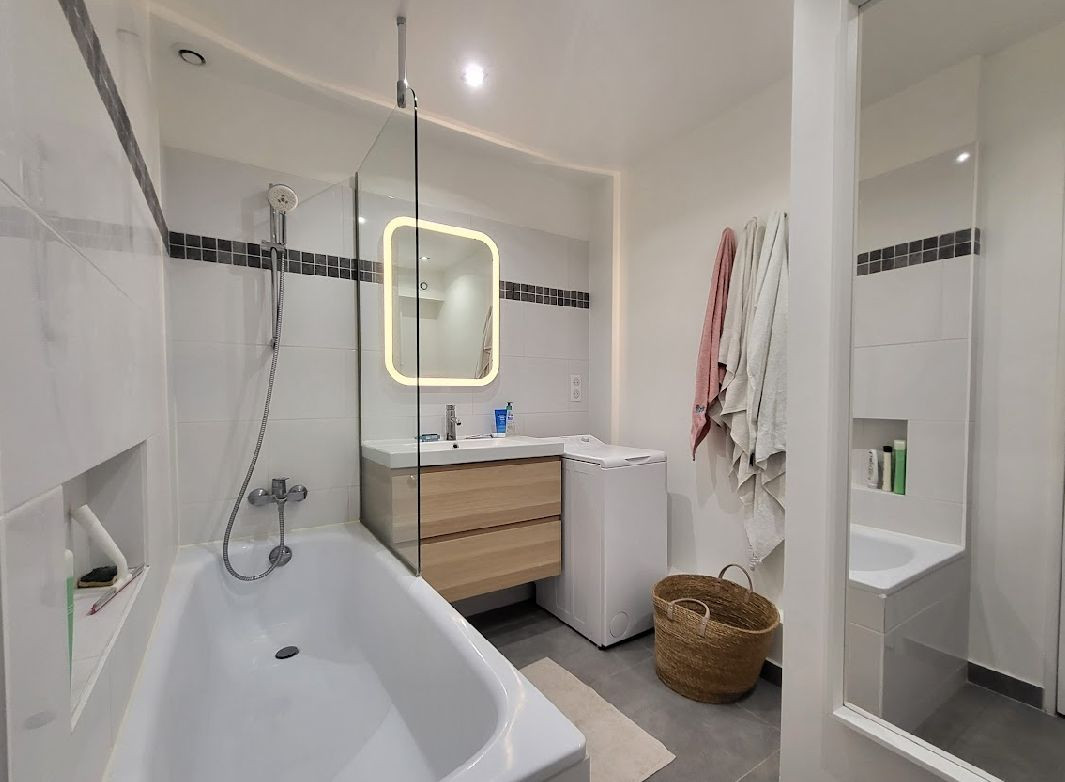 
                                                Location
                                                 Appartement T4 avec balcon à Cergy Préfecture (loyer tout inclus)