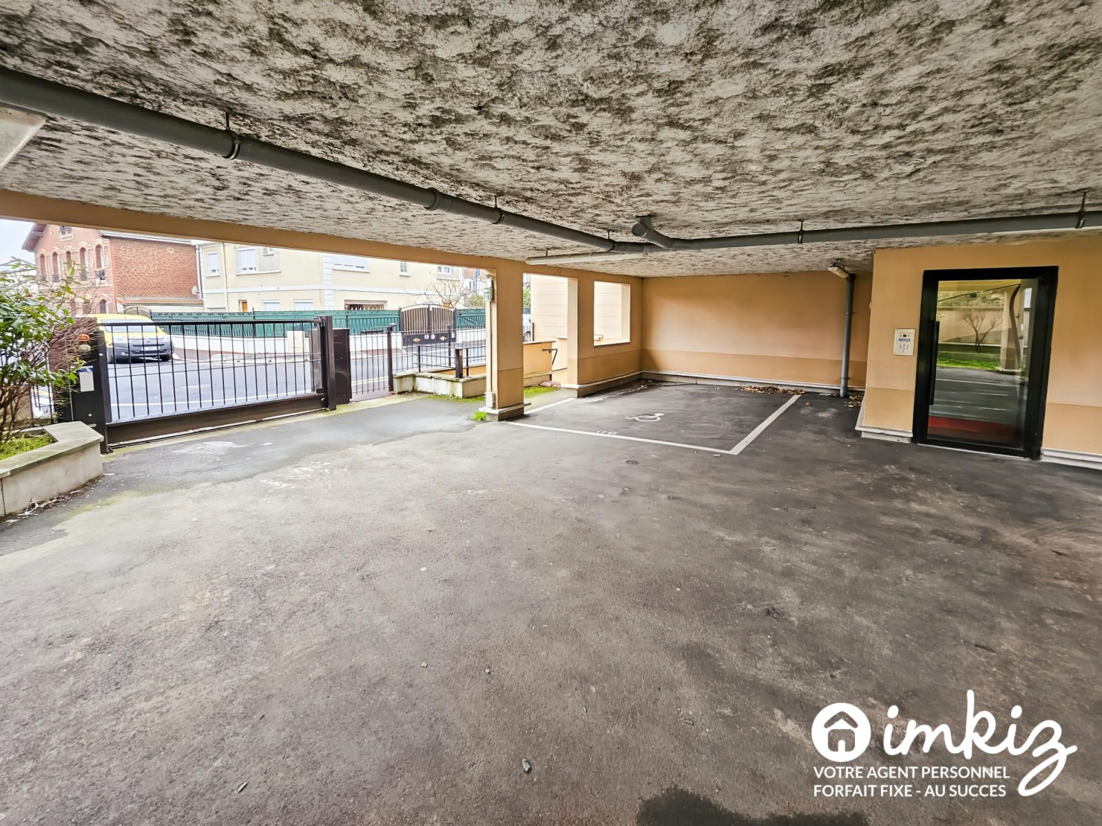 
                                                Vente
                                                 Appartement  T4  avec parking
