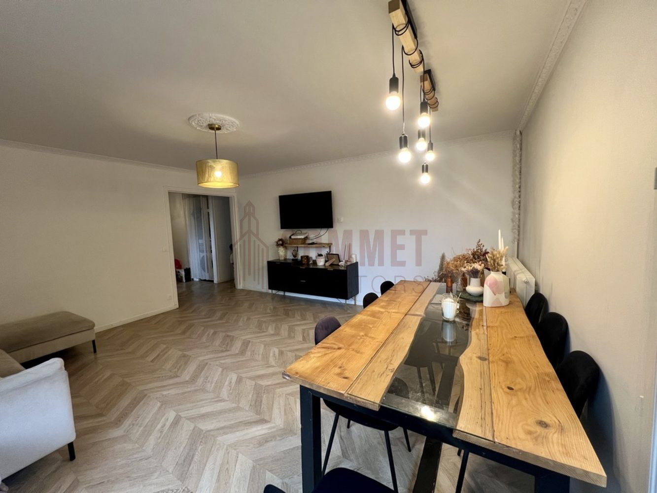 
                                                Vente
                                                 Appartement T4, Balcon & Parking