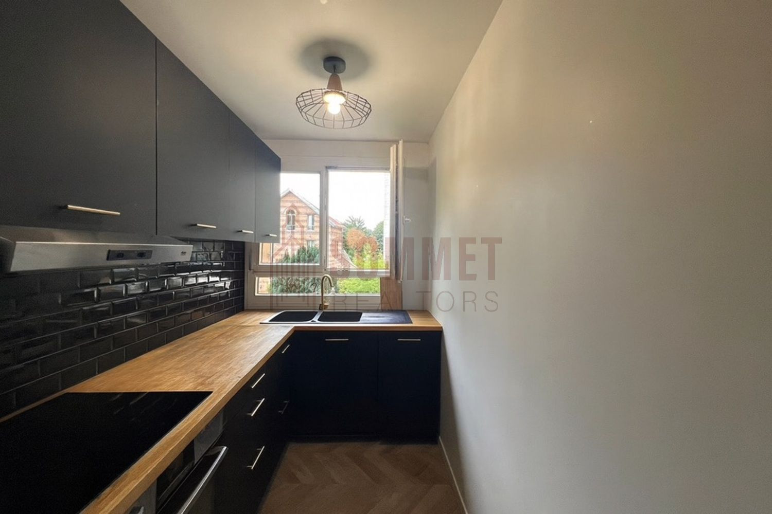 
                                                Vente
                                                 Appartement T4, Balcon & Parking