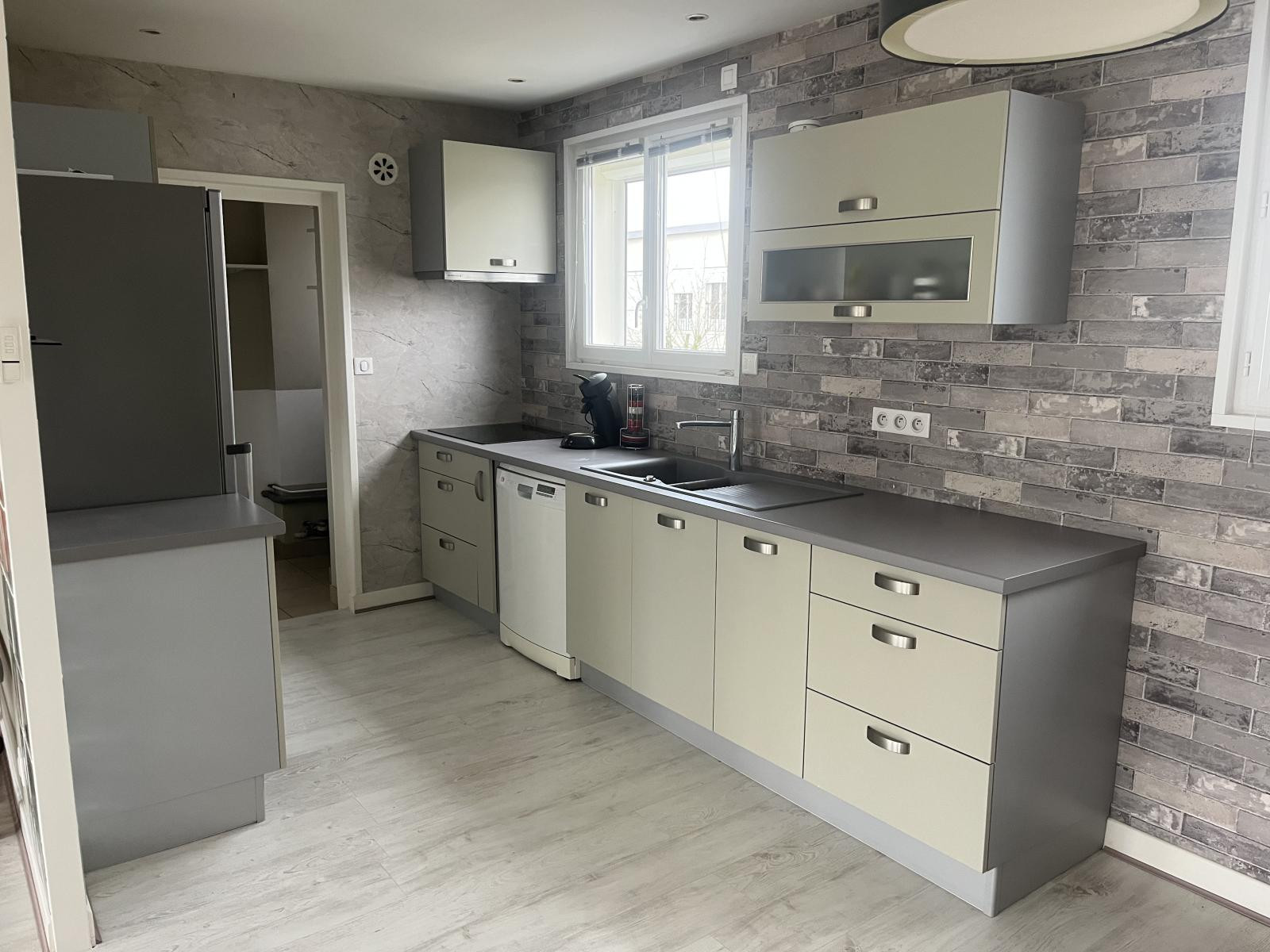 
                                                Location
                                                 Appartement T4 Bord de Loire