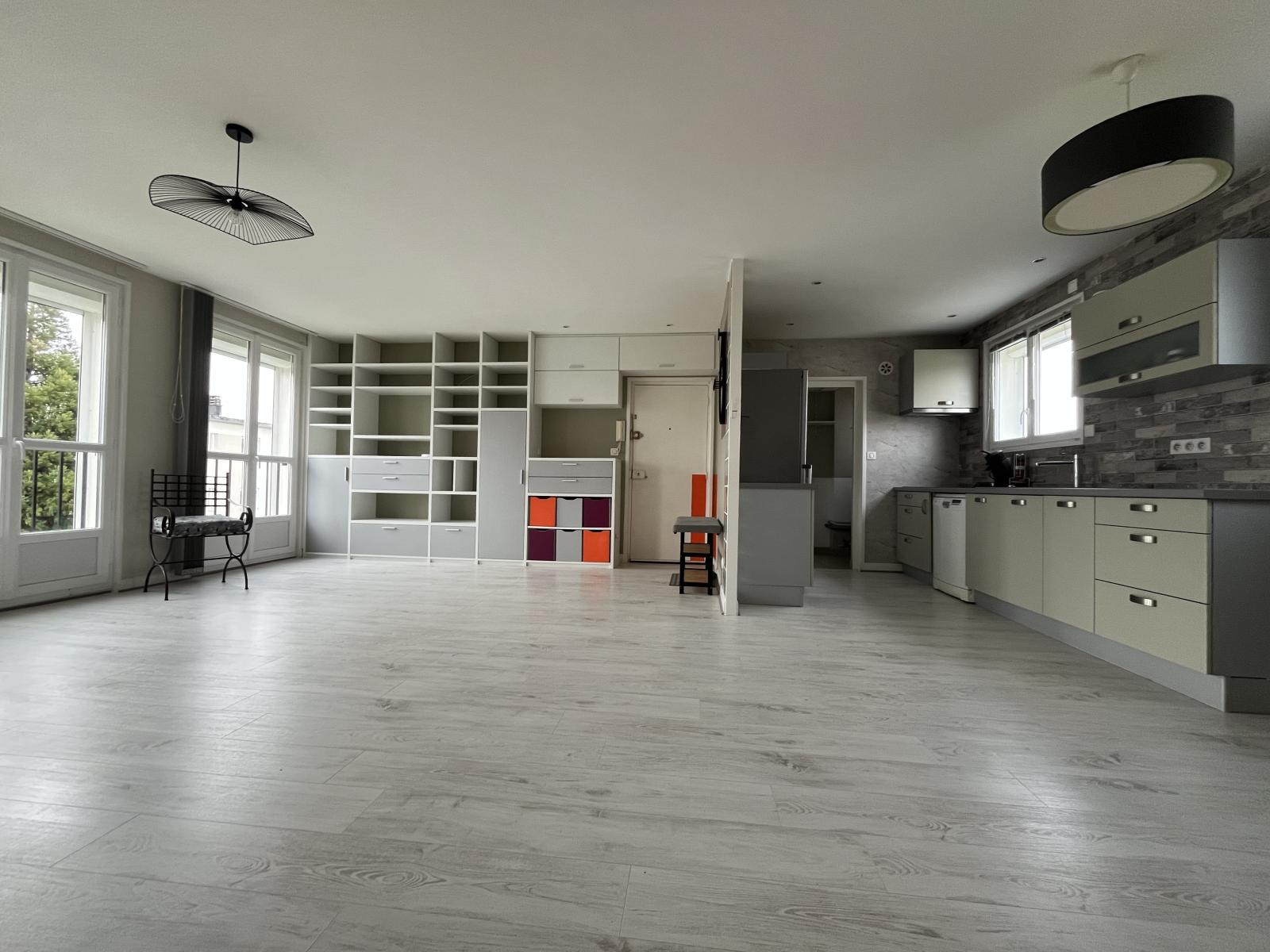 
                                                Location
                                                 Appartement T4 Bord de Loire