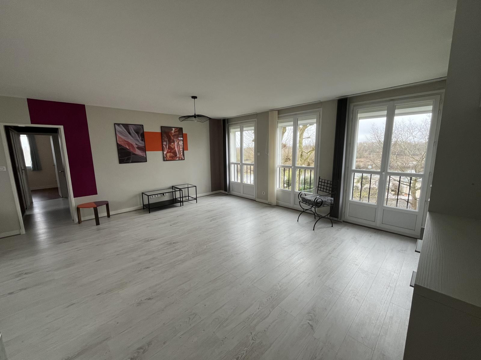 
                                                Location
                                                 Appartement T4 Bord de Loire