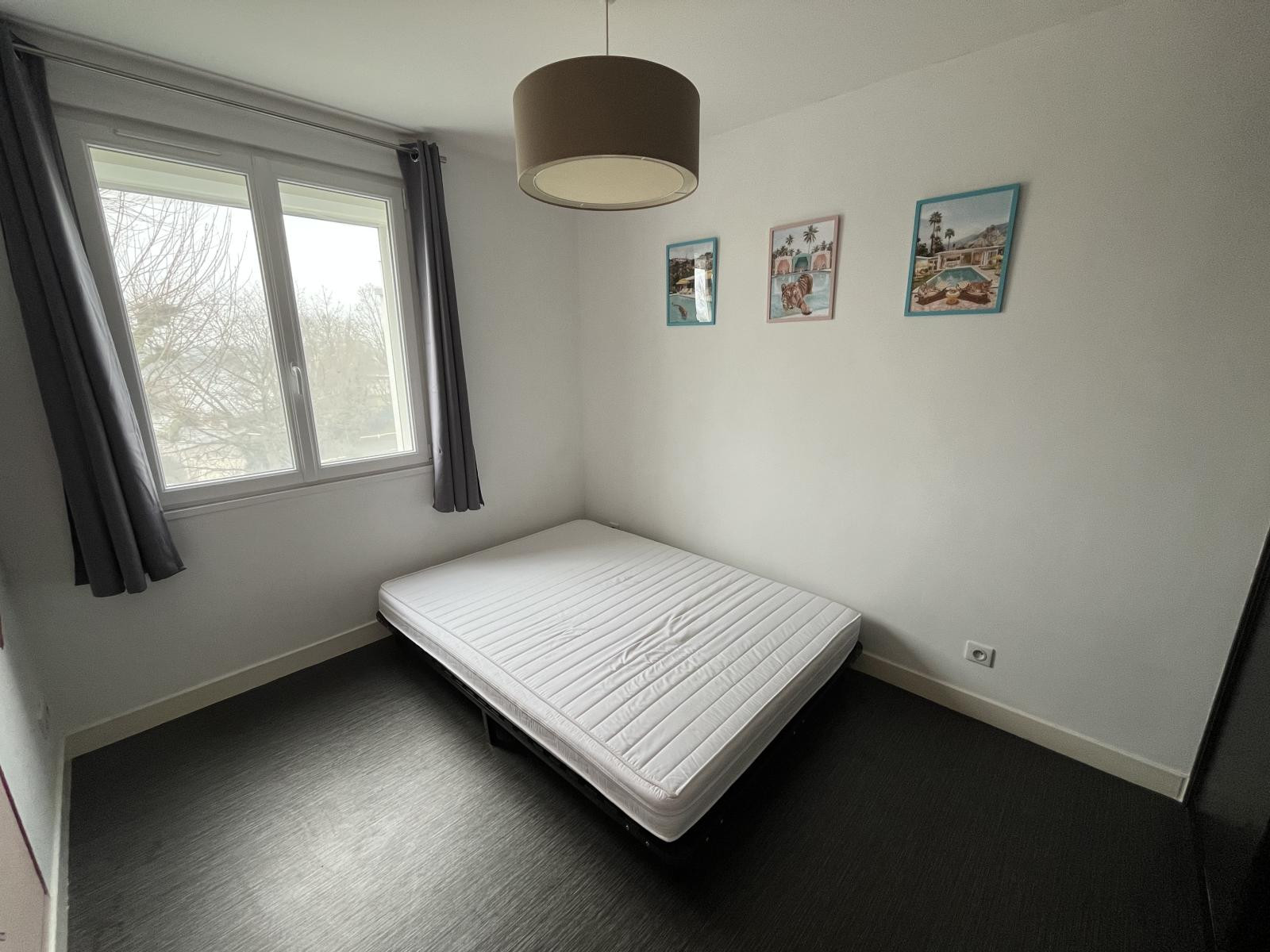 
                                                Location
                                                 Appartement T4 Bord de Loire