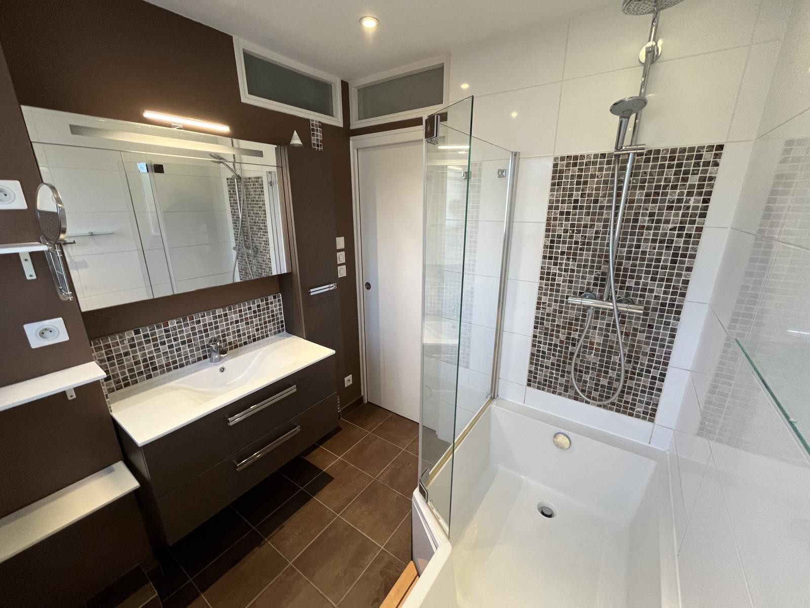 
                                                Location
                                                 Appartement T4 Bord de Loire