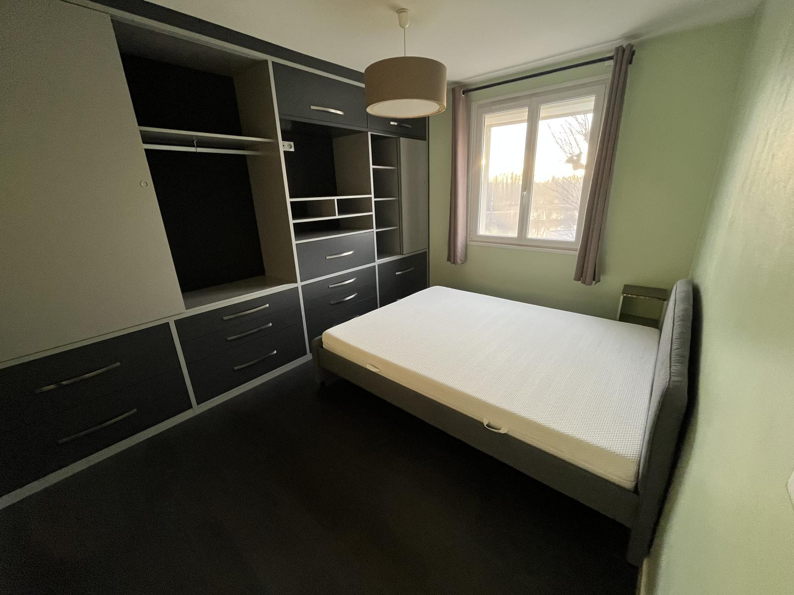 
                                                Location
                                                 Appartement T4 Bord de Loire