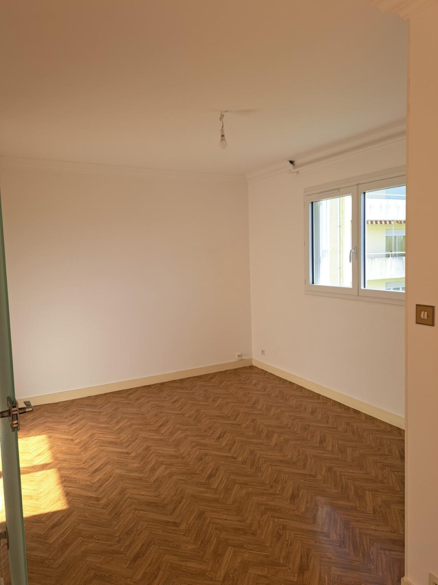 
                                                Location
                                                 Appartement T4 calme et sécurisée.