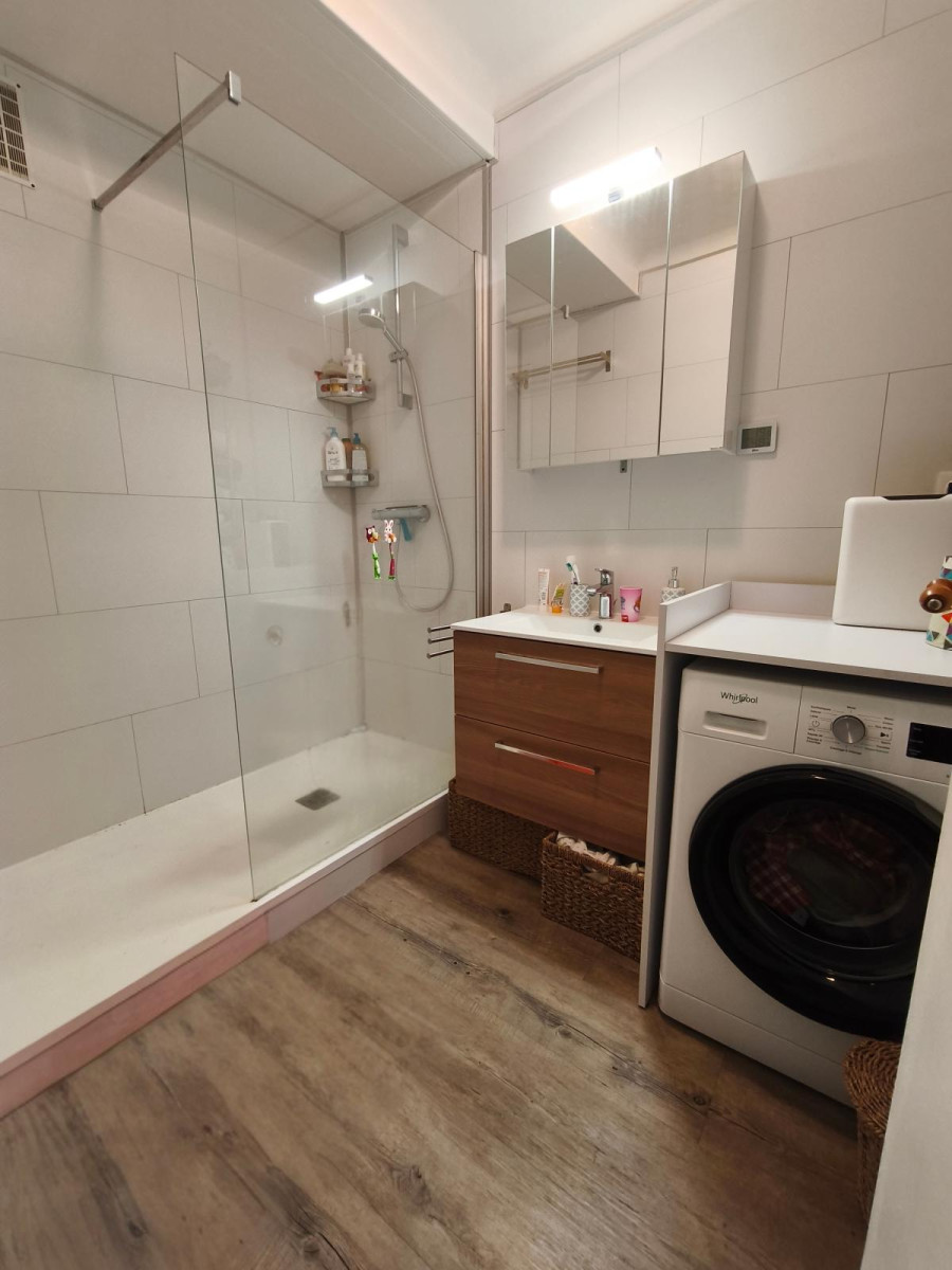 
                                                Location
                                                 Appartement T4 dans résidence calme et sécurisée