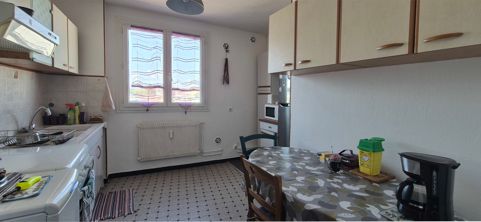 
                                                Vente
                                                 Appartement T4 de 67 m² + balcon + parking + garage + cave