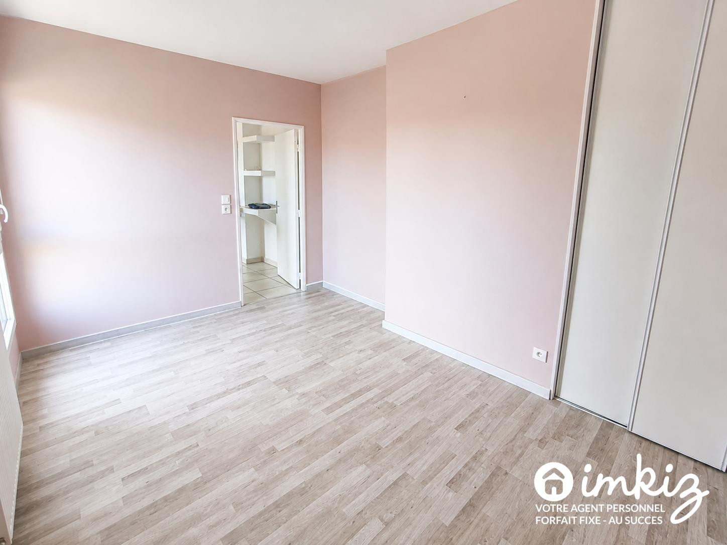 
                                                Vente
                                                 Appartement T4 de 75m² avec grand balcon et garage