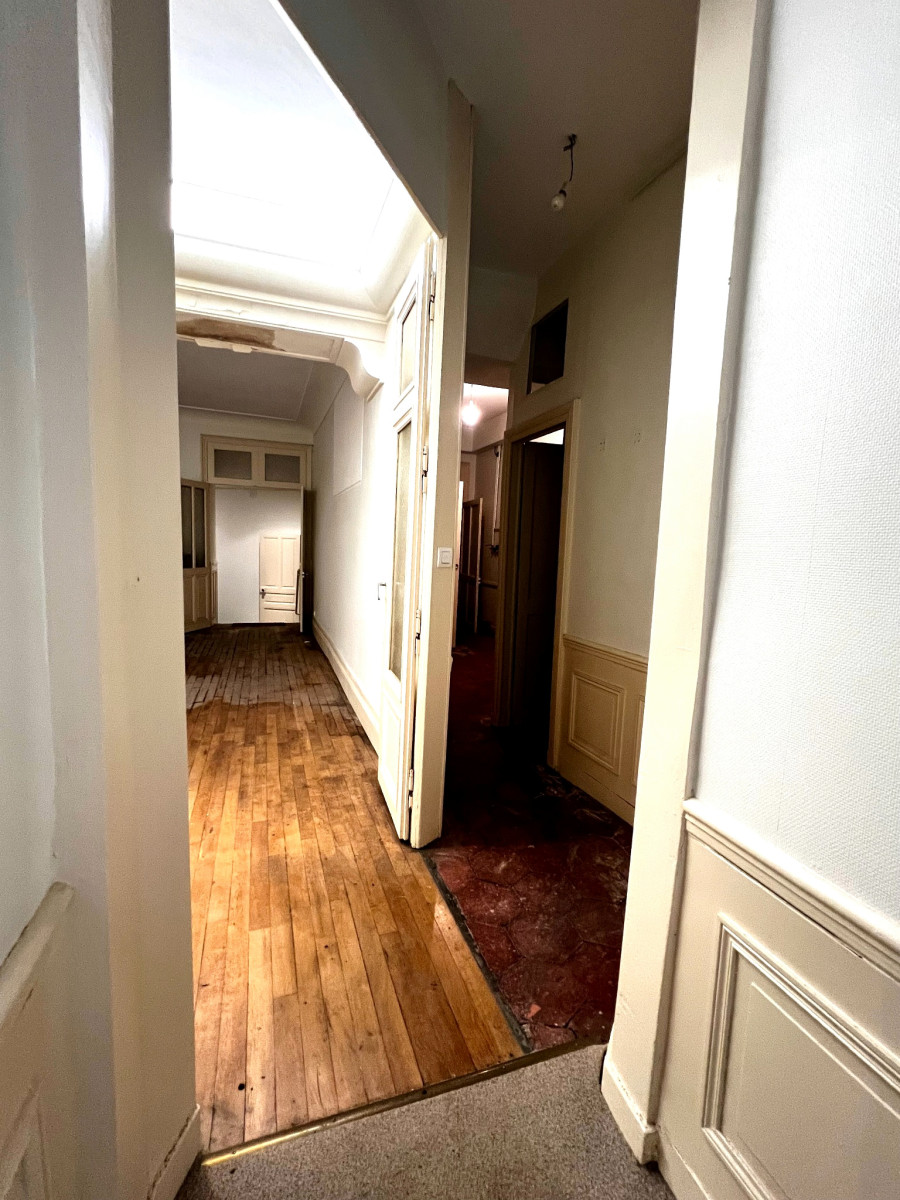 
                                                Vente
                                                 Appartement T4 de caractère avec terrasse – 123 m² – Angers hyper-centre