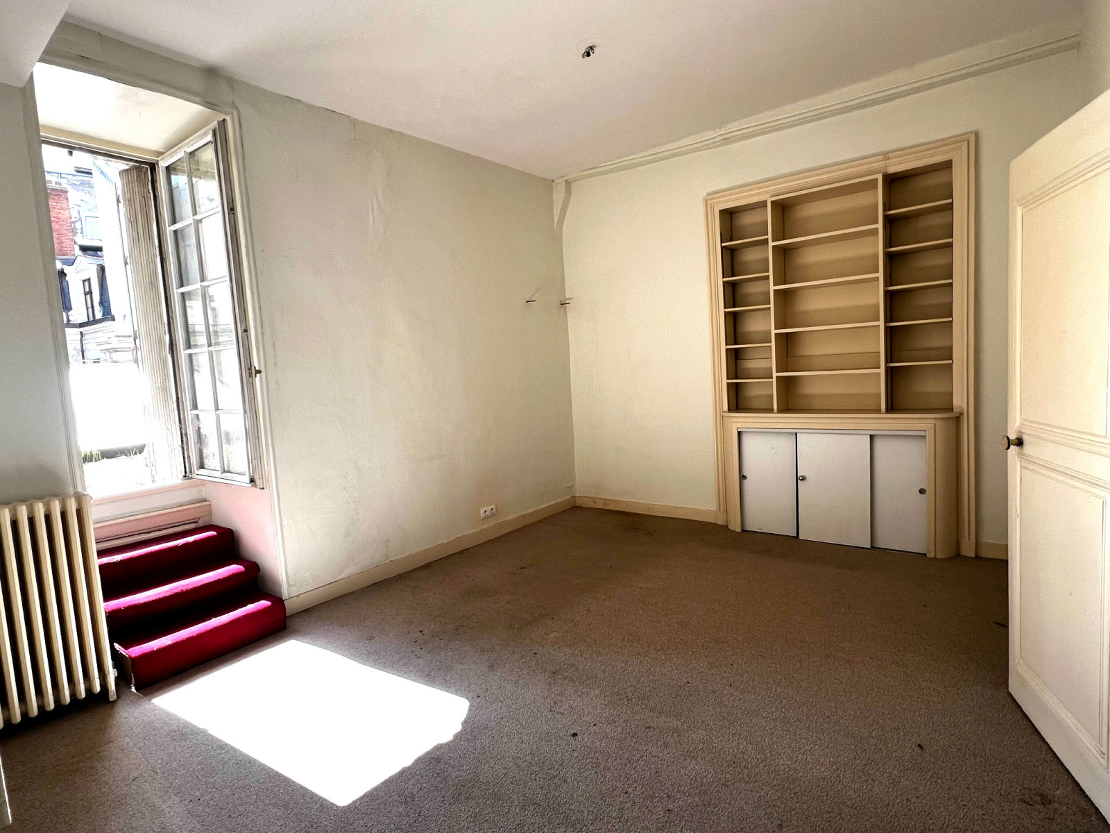 
                                                Vente
                                                 Appartement T4 de caractère avec terrasse – 123 m² – Angers hyper-centre